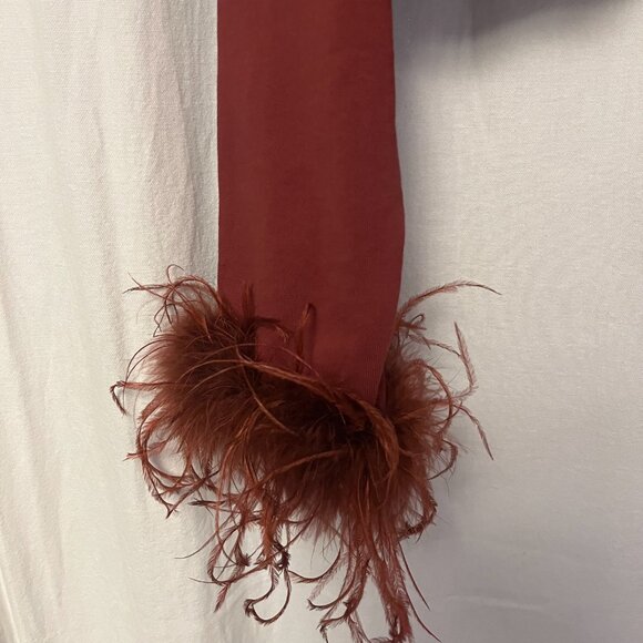 Rada Feather Trim Crewneck Burgundy from Noli - Picture 7 of 7